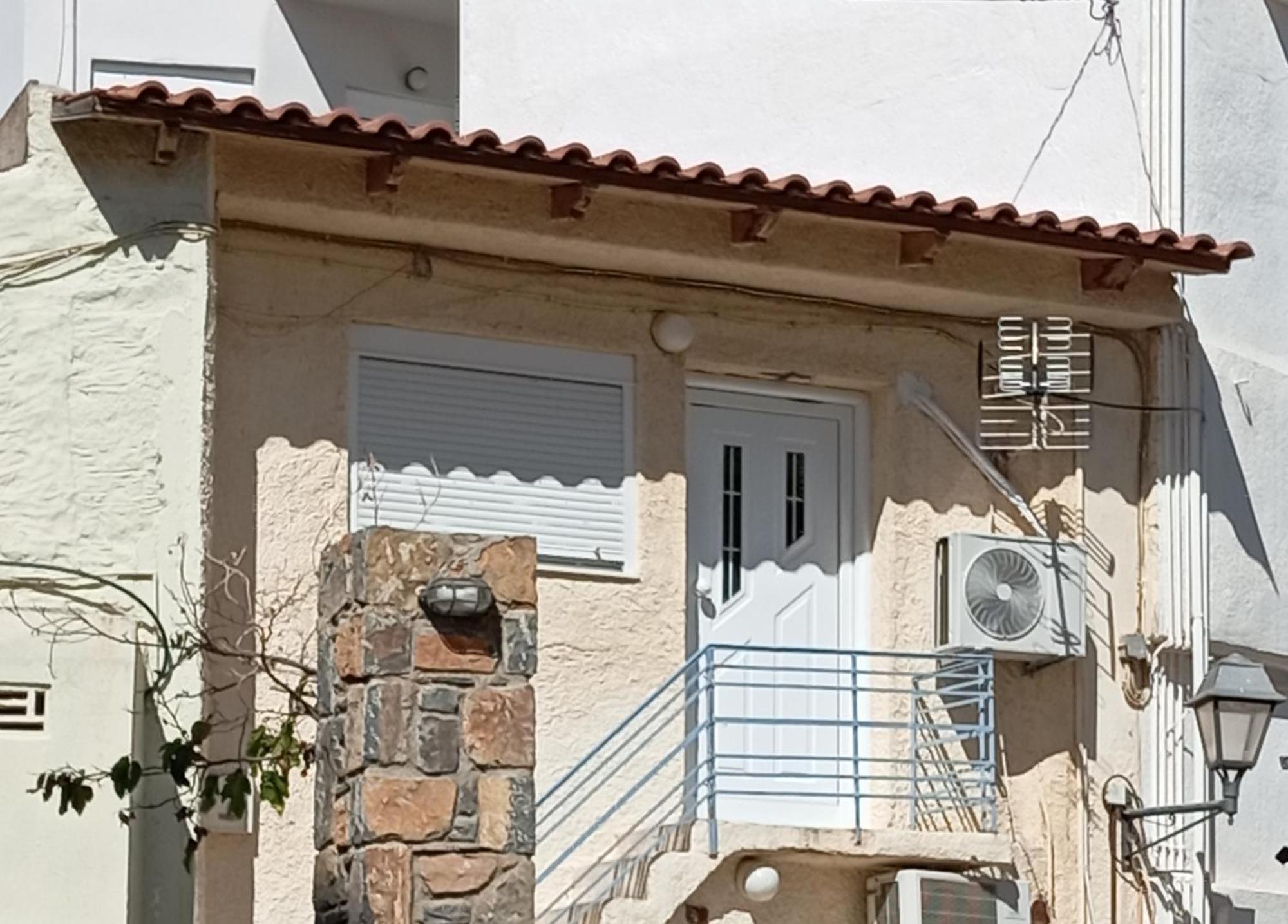 Small * Agios Nikolaos (Crete)